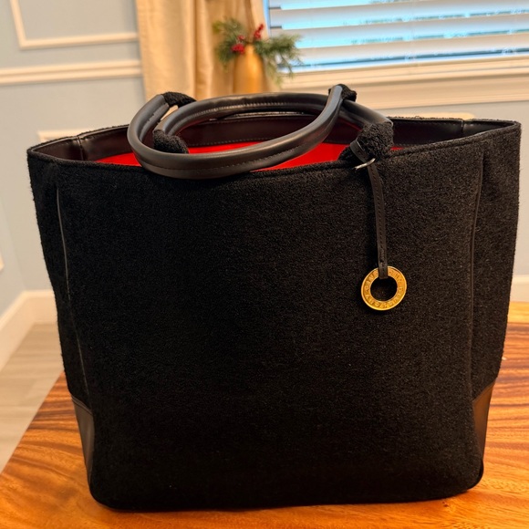 Givenchy Sherpa Tote from PARFUMS. Black Wool w Faux Leather & Red Interior nwot - Picture 4 of 16